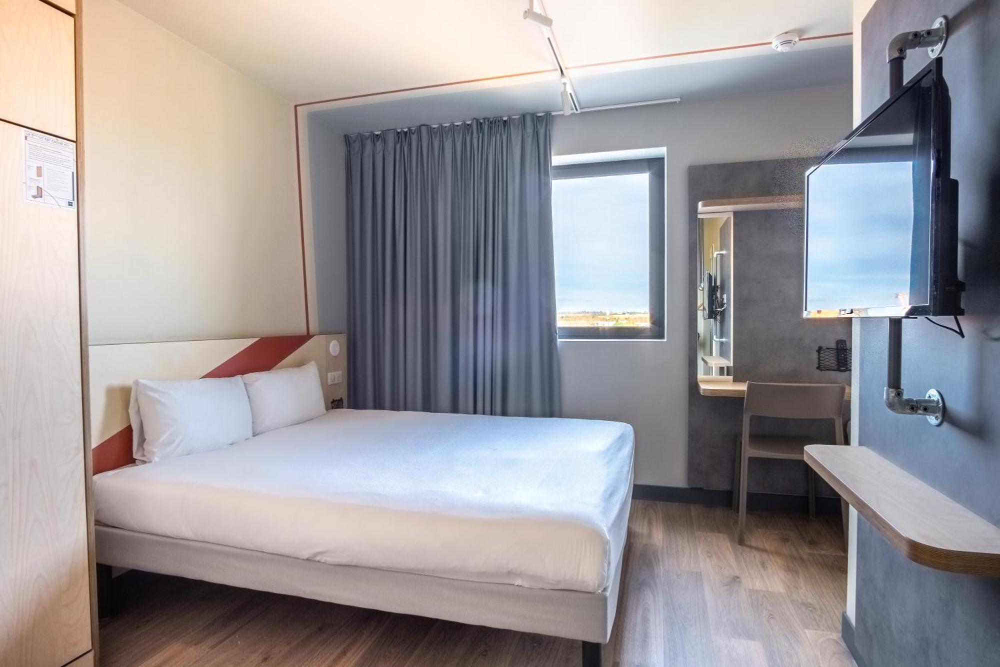 Ibis Budget Toulouse Labege Bagian luar foto