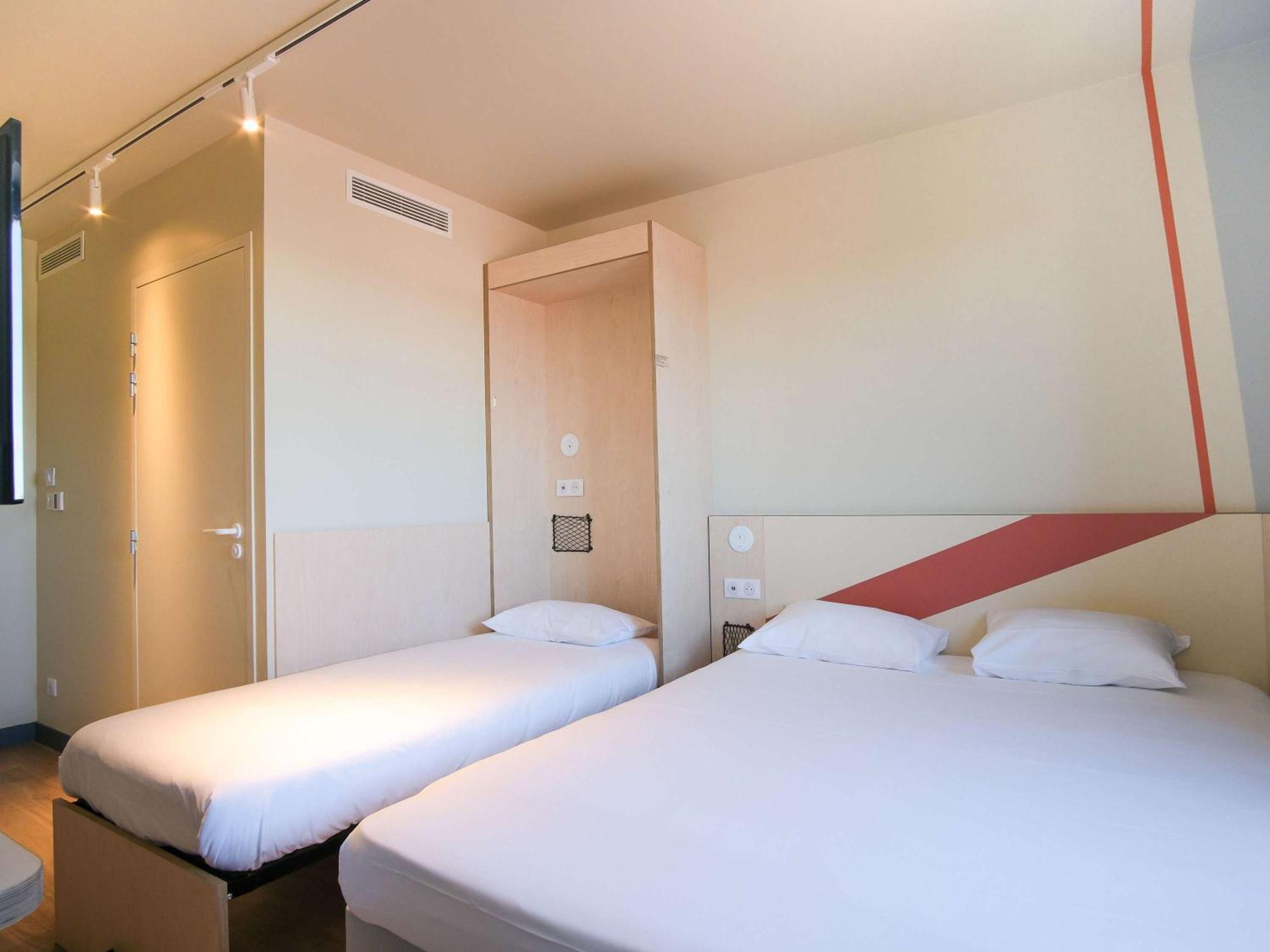 Ibis Budget Toulouse Labege Bagian luar foto