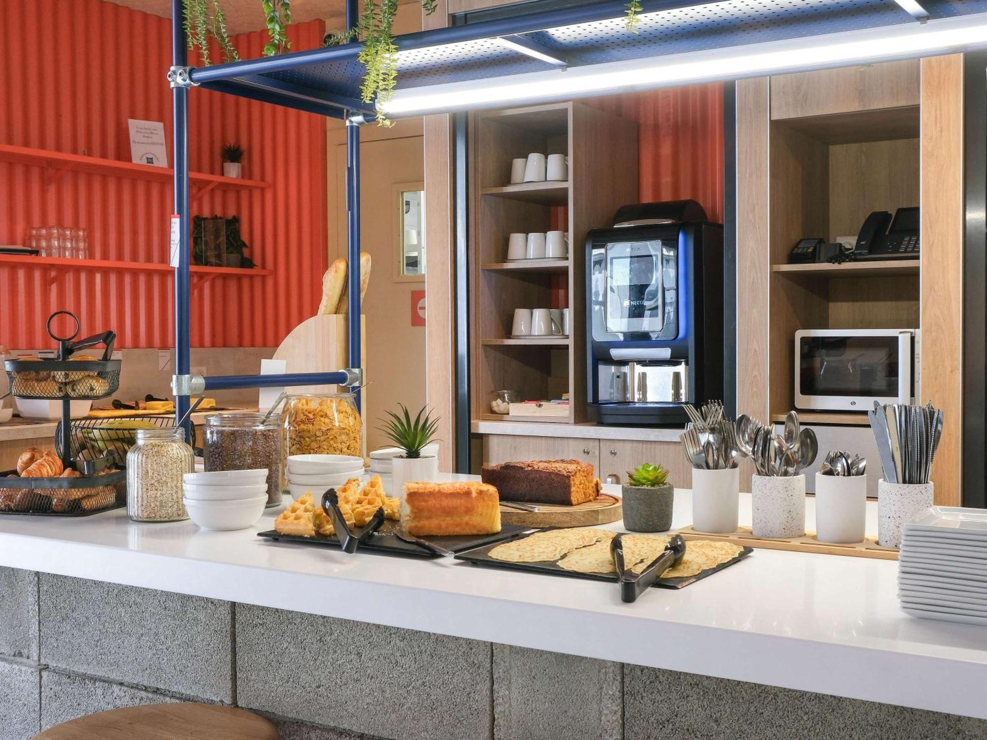 Ibis Budget Toulouse Labege Bagian luar foto